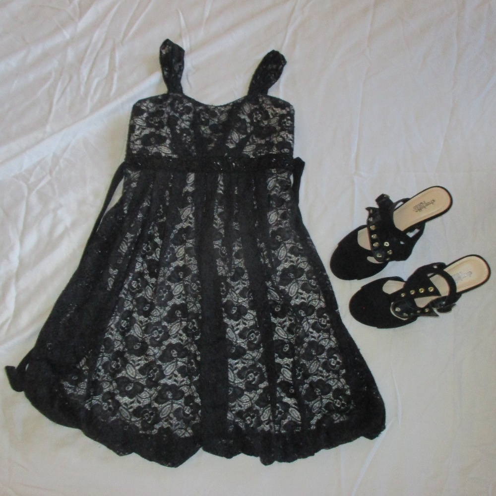 Black Lacy Formal Dress with Padding